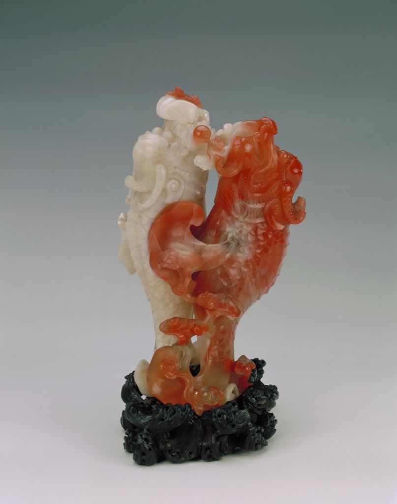 图片[1]-The red and white agate skillfully makes the double fish dragon flower-China Archive